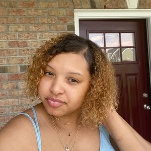 Meet your Posher, Crystal